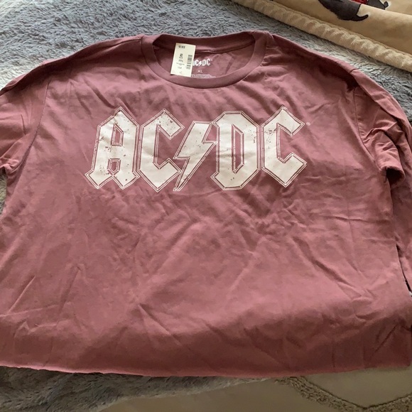 Cropped, long sleeve AC DC shirt - Picture 1 of 4